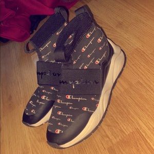 Champion shoes never been worn in good condition!